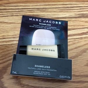 Marc Jacob Shameless 24-Hr Foundation Mini- Y210
